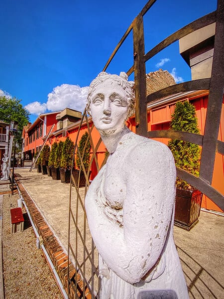 White Female Statue outside of the Buxton Inn